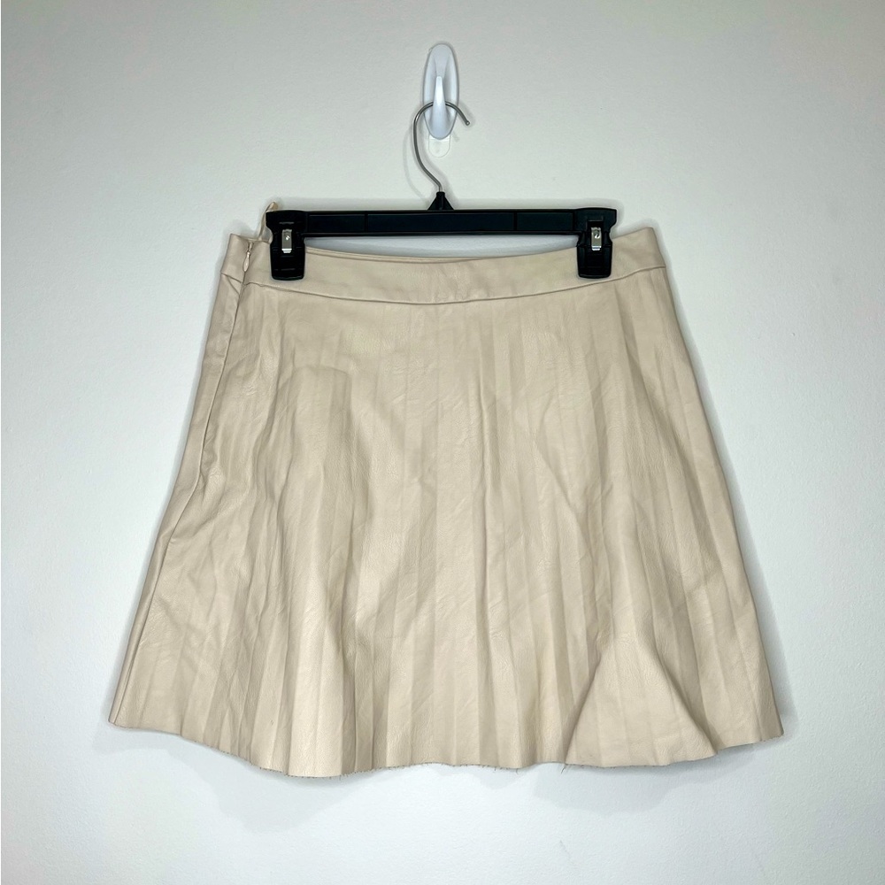 🥳3FOR30 off white pleated pleather skirt
